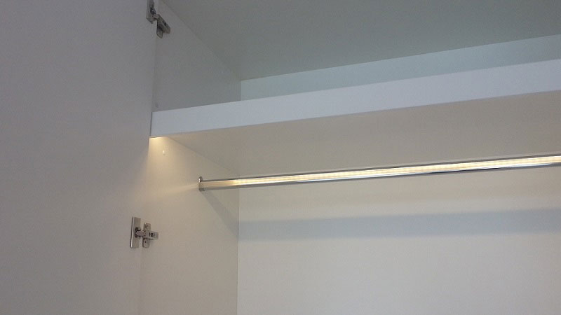 Objector acceleration Lav en seng Cabinet LED lighting with fully concealed door activated switch sensor